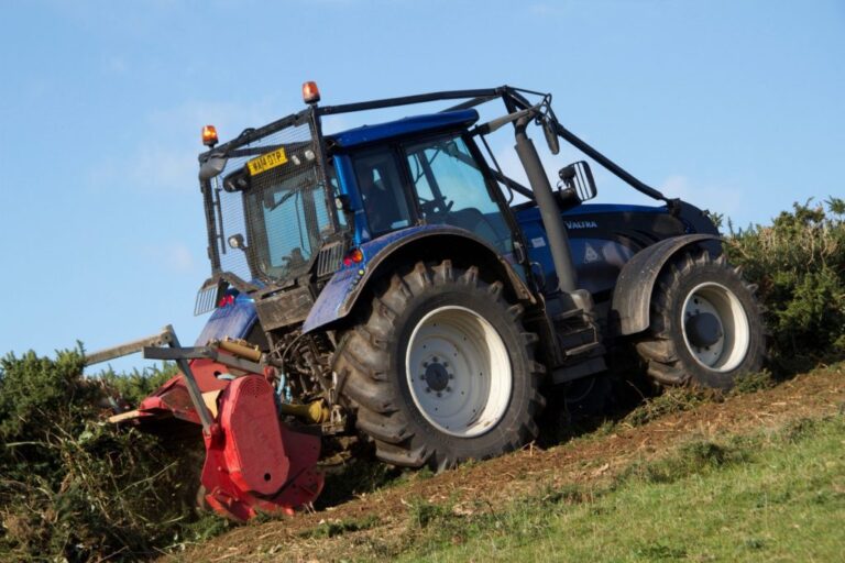 Tractor foliage and clearance mulching